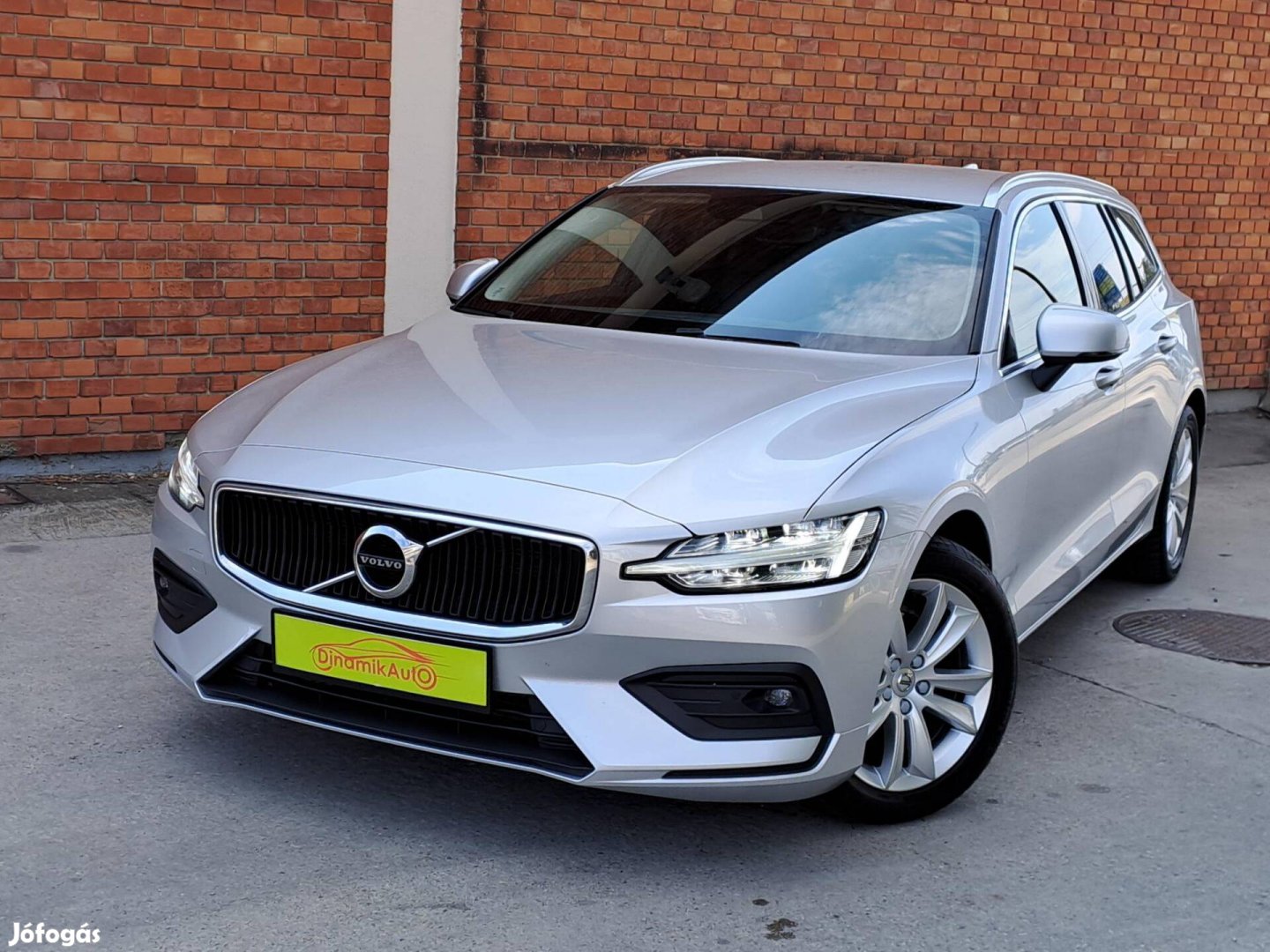 Volvo V60 2.0 D [D3] Momentum Pro Állófűtés-LED...